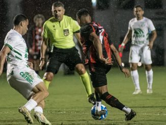 Léo Gamalho fez o único gol da partida no Barradão; Leão foi a 37 pontos, um a mais do que o vice-líder Novorizontino