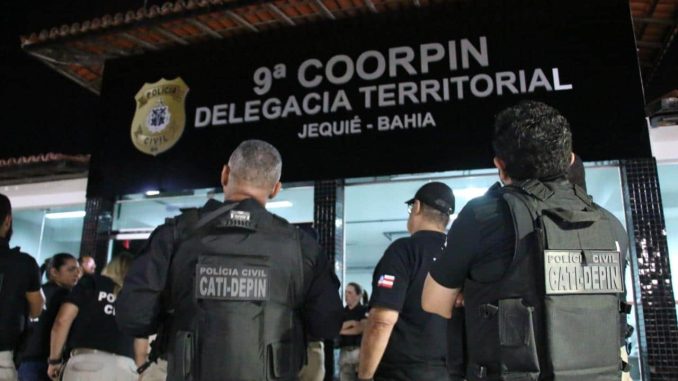 O suspeito tem passagens pela polícia e é integrante de um grupo criminoso