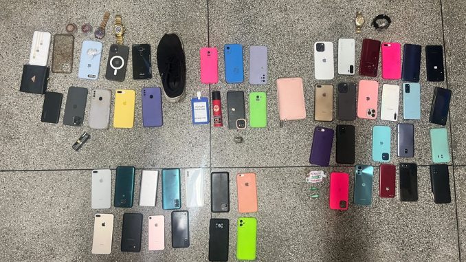 Criminosos jogaram spray de pimenta durante o evento Copa da Vela e subtraíram os aparelhos.