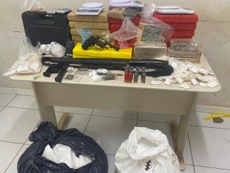 Os militares patrulhavam na região quando foram acionados por populares, na madrugada deste domingo (22).