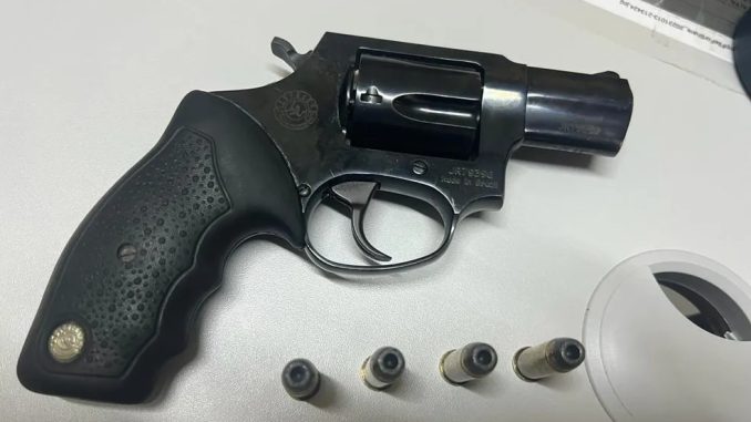 O caso aconteceu no final da tarde desta sexta (27). Neste sábado (28), o policial passa por uma audiência de custódia.