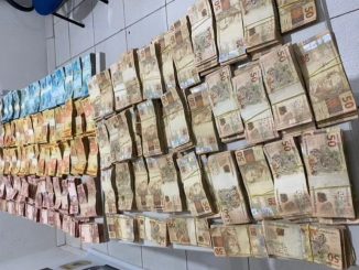 Equipes da unidade patrulhavam a BR - 346, quando receberam denúncias de um veículo modelo Honda Civic transitando com o dinheiro oriundo do tráfico de drogas.