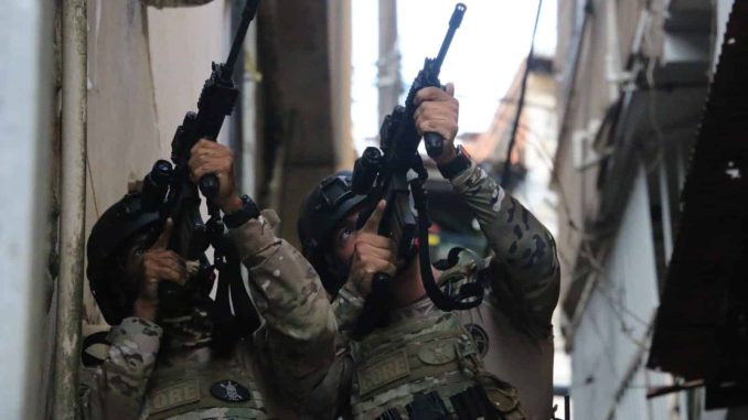 Com ele foi apreendido também um bloqueador de sinal de GPS usado em roubos e furtos de veículos.