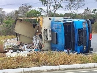 O motorista retornava na BR-116 Norte, sentido centro da cidade, quando o veículo capotou.
