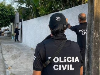 A investigação apontou que o crime foi motivado pelo fato da vítima ter “dado em cima” da companheira de um dos suspeitos