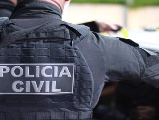 Operação localizou dois homens e um adolescente, que portavam armas de fogo