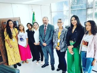 Segundo "Estadão", Luciane Barbosa Farias é casada com Tio Patinhas, preso no final de 2022, e esteve na pasta duas vezes em 2023, levada por associação do Amazonas. Elias Vaz diz que ela falou sobre irregularidades no sistema penitenciário.