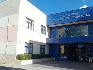 Segundo a polícia, a mulher teve conhecimento que seu companheiro abusava sexualmente de sua filha, menor de idade.