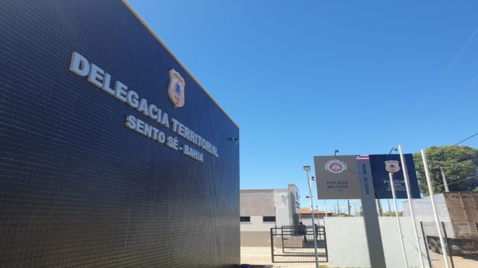 Durante as investigações, foi verificado também que o suspeito possui um plantio de drogas ilícitas