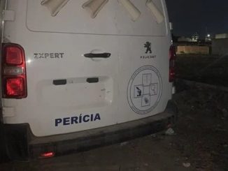 Até o momento as autorias e os motivos do crimes são desconhecidos. Os corpos foram encaminhados para o DPT.