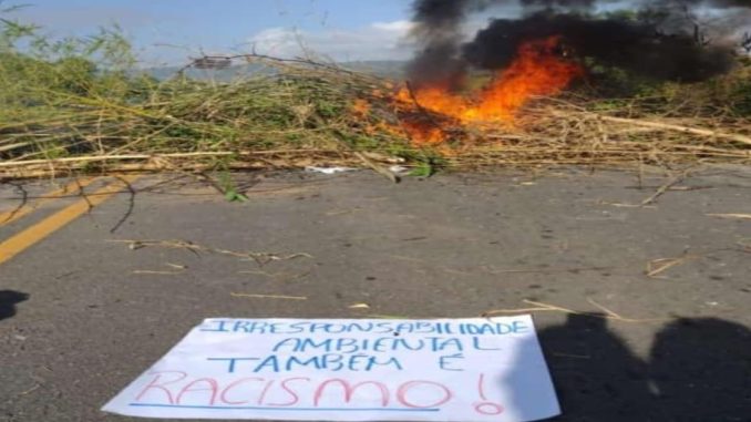 Quilombolas de Santo Amaro fazem protesto em rodovia