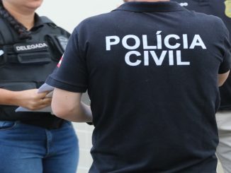 Ele usava um perfil falso para atrair as vítimas e, após o envio de conteúdos íntimos, tentava extorqui-las