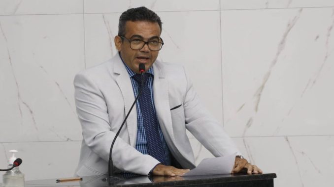 Vaninho da Rádio solicita transporte 24h para a orla de Camaçari