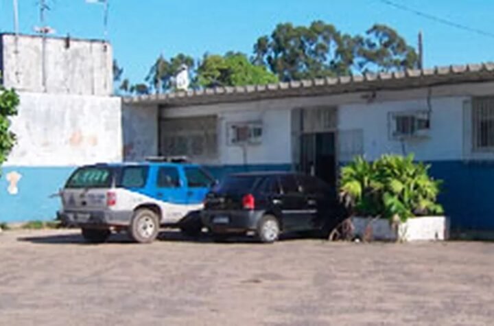 O corpo foi localizado por trabalhadores nas imediações da empresa Bahia Farma, na manhã desta terça-feira (2)