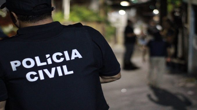 Um dos suspeitos é um adolescente de 17 anos