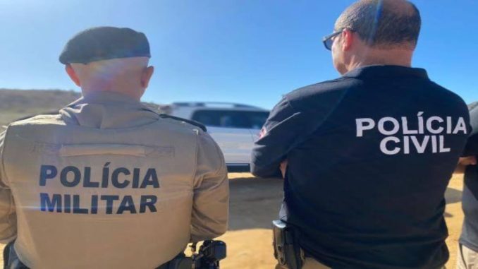 Polícia cumpre mandados em pousadas usadas para distribuição de drogas Apoio: Ordens Judiciais foram cumpridas, na tarde de quinta-feira (11), próximo a Rodoviária de Feira de Santana.