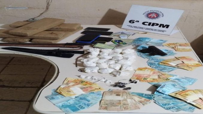 Trio é preso em Olindina com pistola, drogas e R$ 7 mil