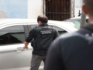 O suspeito já respondia pelos crimes de tráfico de drogas e roubo