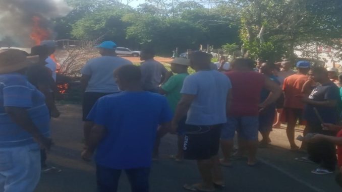 Moradores de Santo Amaro fazem mais um protesto em rodovia