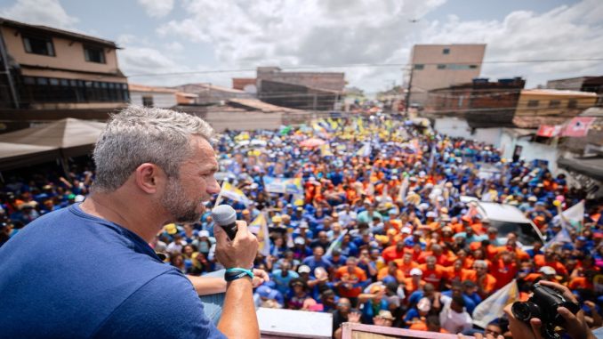 Carreata de Flávio Matos reúne multidão em Camaçari