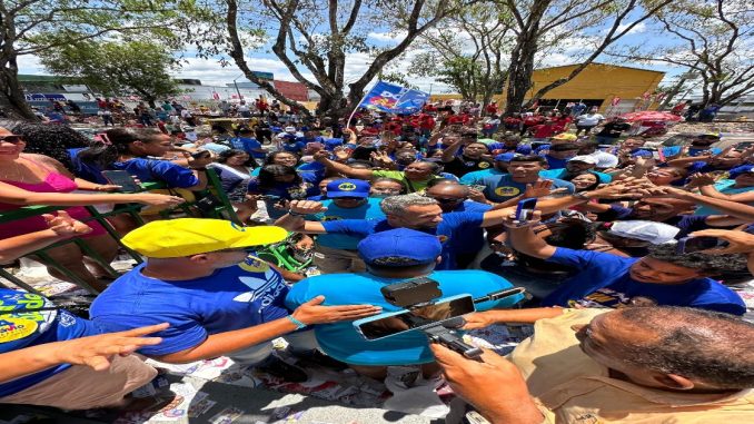 Flávio Matos vota em Camaçari e confia em vitória no primeiro turno