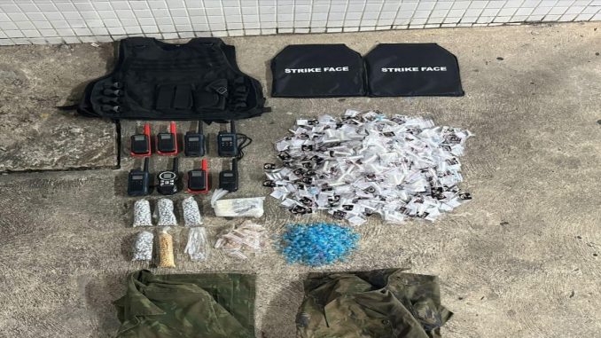 Polícia apreende drogas em Pernambués