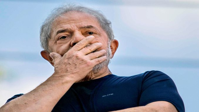 Aprovação de Lula cai e atinge nível recorde