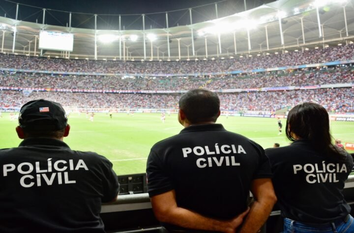 Os 23 jogadores do Bahia entrarão em campo com uma faixa com o slogan da campanha, simbolizando o compromisso do clube e da sociedade com a erradicação do racismo no esporte e em outras esferas