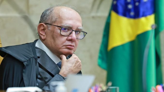 Gilmar Mendes manda suspender penduricalhos do Judiciário