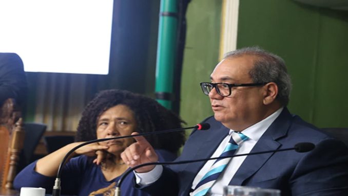 Muniz adia debate sobre presidência da Câmara de Salvador